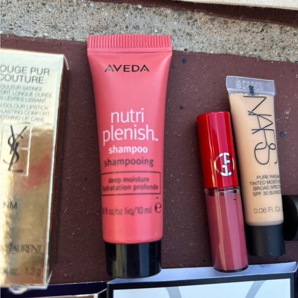 Gucci pouch and makeup kit - Picture 3 of 8